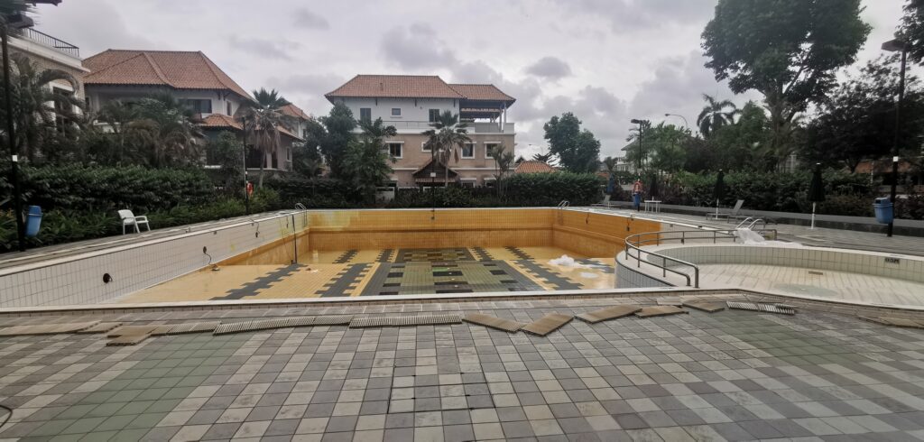 Case 2 Photo Before Rusted Stained Pool Tiles IMG_20200714_122527